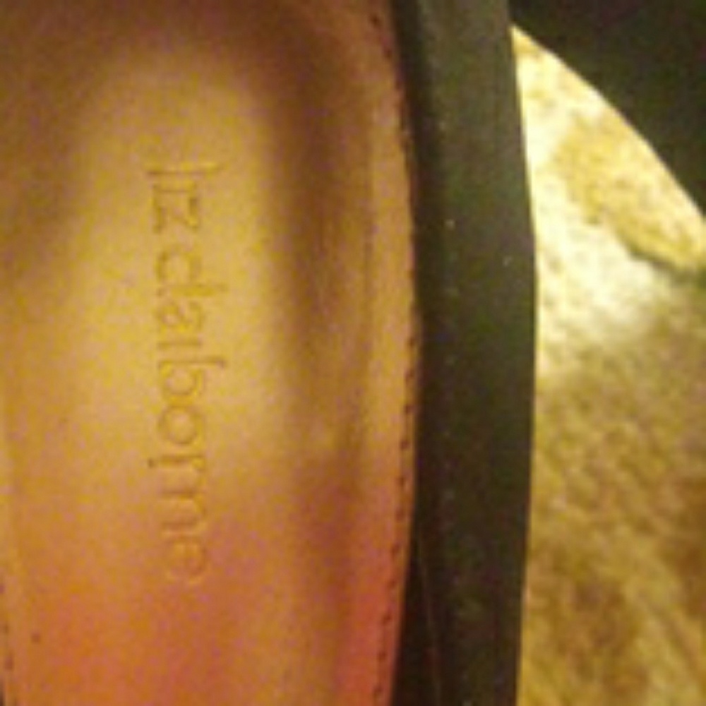 Shoes - Picture 4 of 4